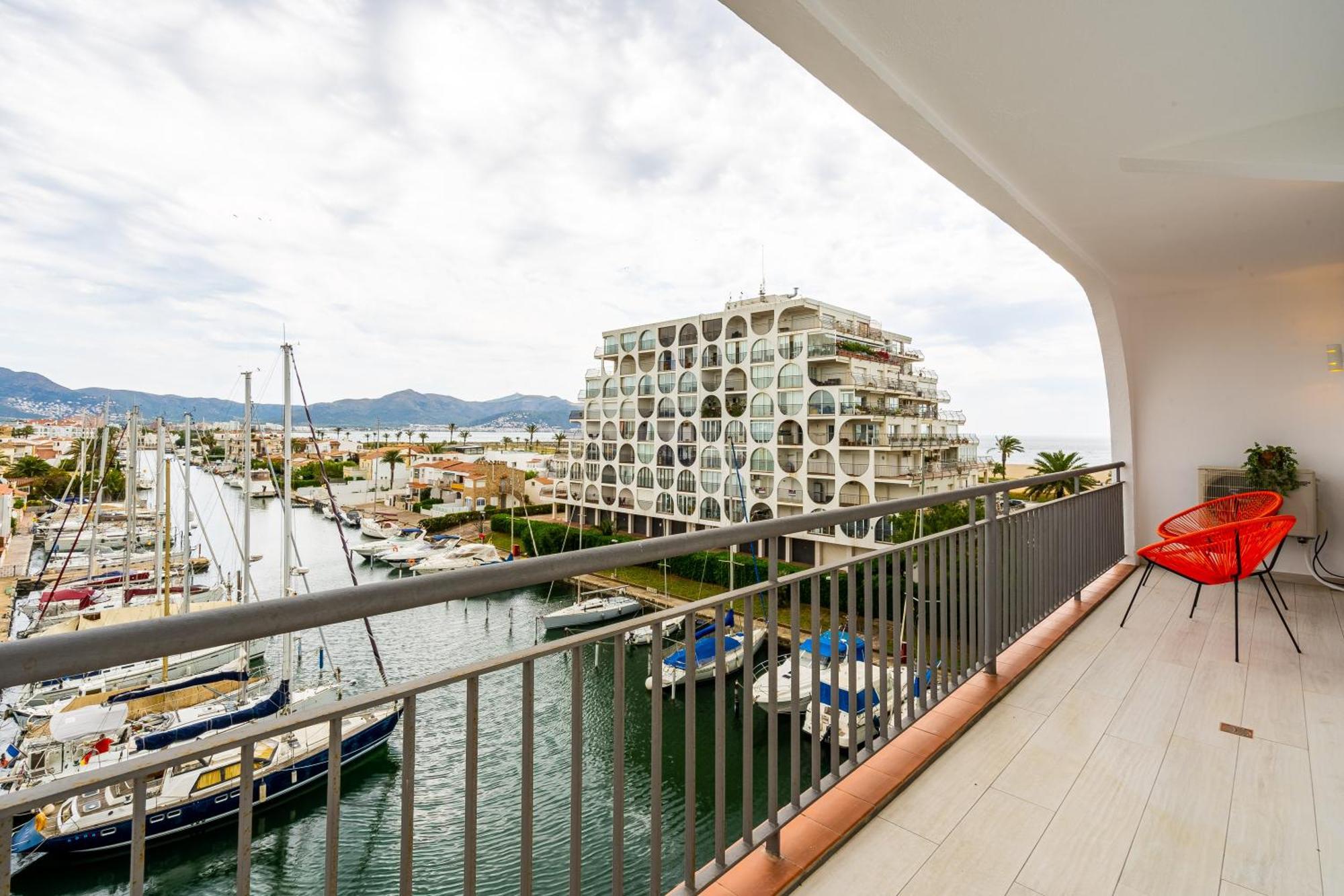 Apartamento Frente Al Canal Con Terraza Empuriabrava Luaran gambar